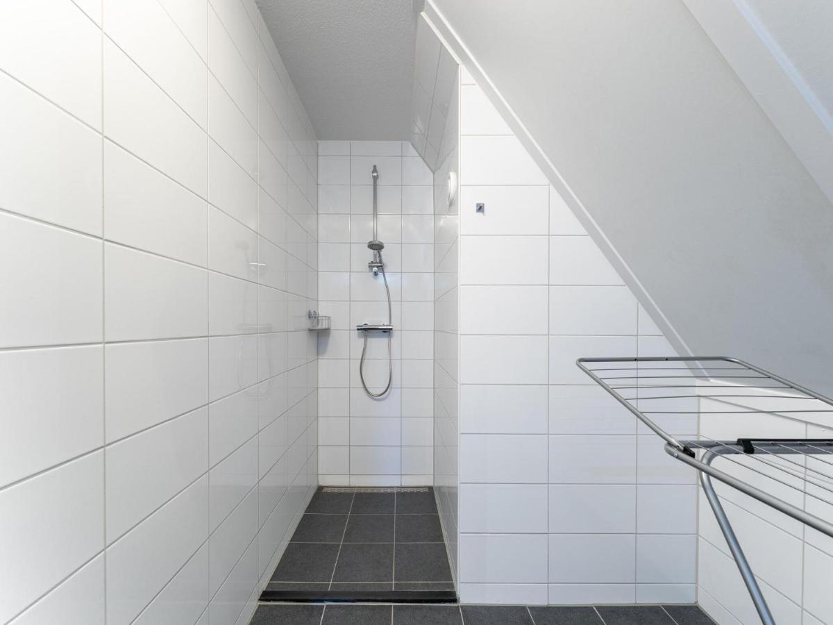 Holiday Home In Scherpenisse With Bubble Bath Luaran gambar