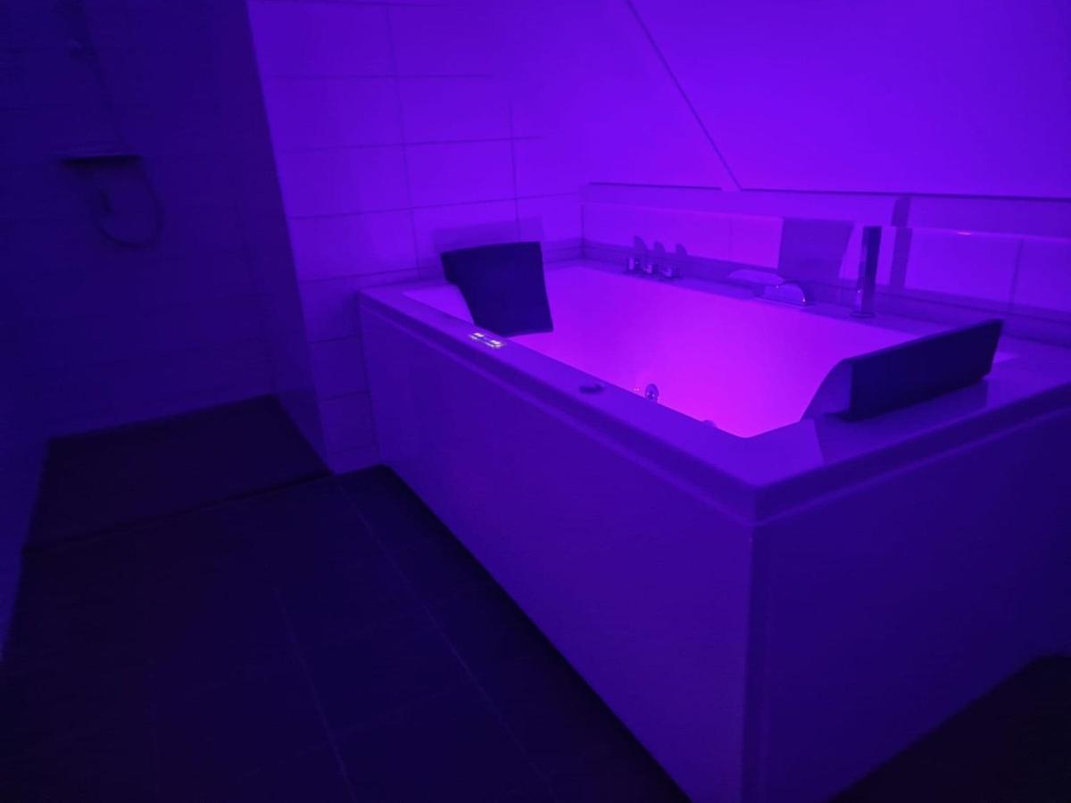 Holiday Home In Scherpenisse With Bubble Bath Luaran gambar